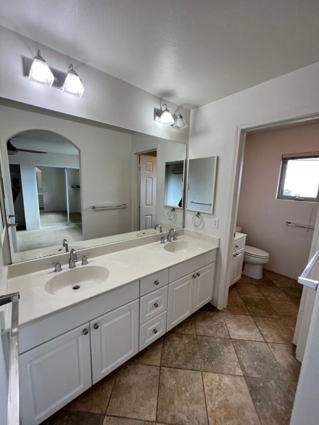 Building Photo - 3 Bed/2.5 Bath Townhome with Garage at Kai...