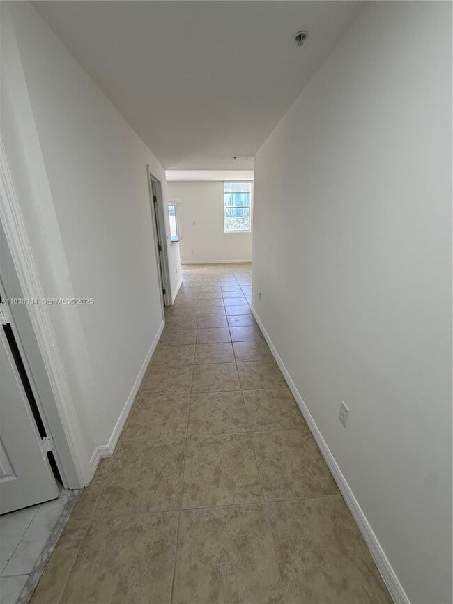 Building Photo - 119 SW 6th Ave