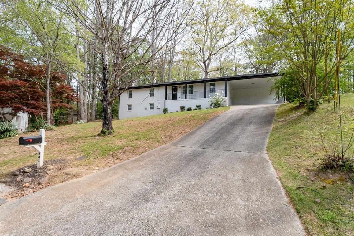 Building Photo - 641 Amber Pl SW