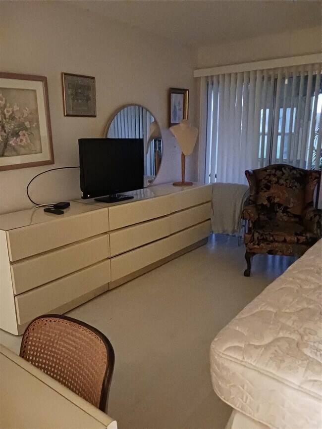 Building Photo - 3004 Portofino Isle