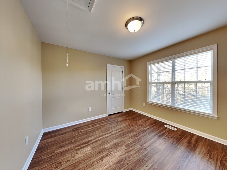 Building Photo - 1067 S Willhaven Dr