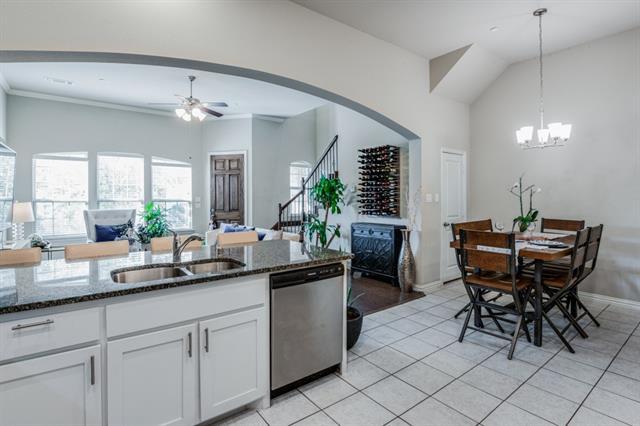 Building Photo - 2563 Sarah Ln