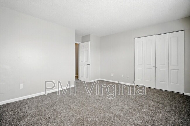 Building Photo - 1077 Commonwealth Pl