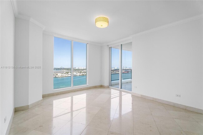 Building Photo - 848 Brickell Key Dr