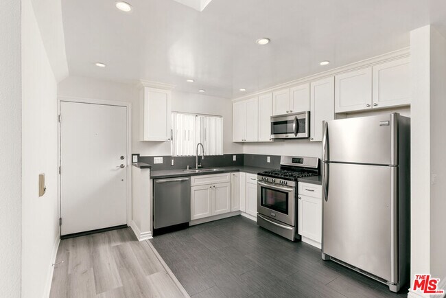 Building Photo - 6212 Fulton Ave