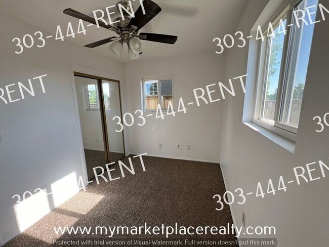 Building Photo - Quaint 3 Bedroom in Denver!