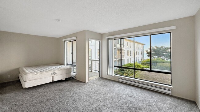 Building Photo - Water View Studio at Watergate