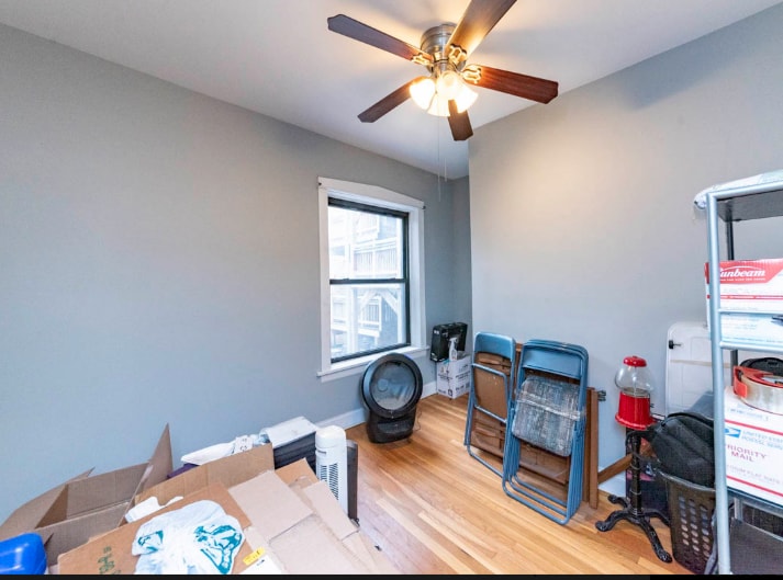 Building Photo - 1310 W Montrose Ave