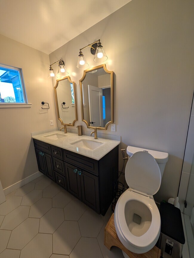 Building Photo - 4532 Reinhardt Dr