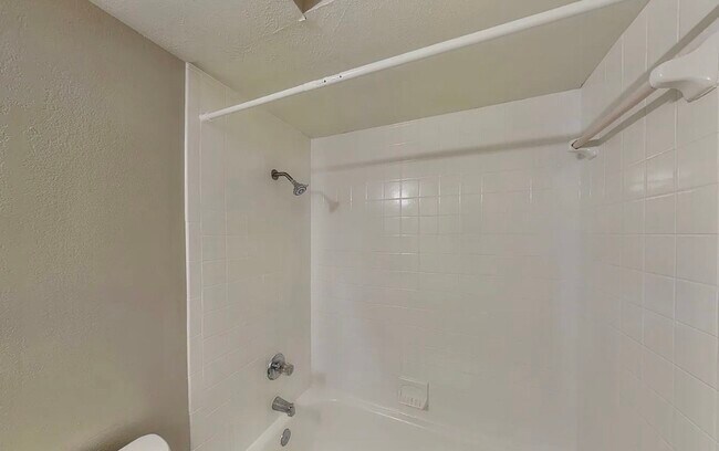 Building Photo - MOVE IN READY