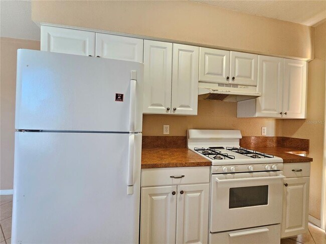 Building Photo - 1355 Drew St