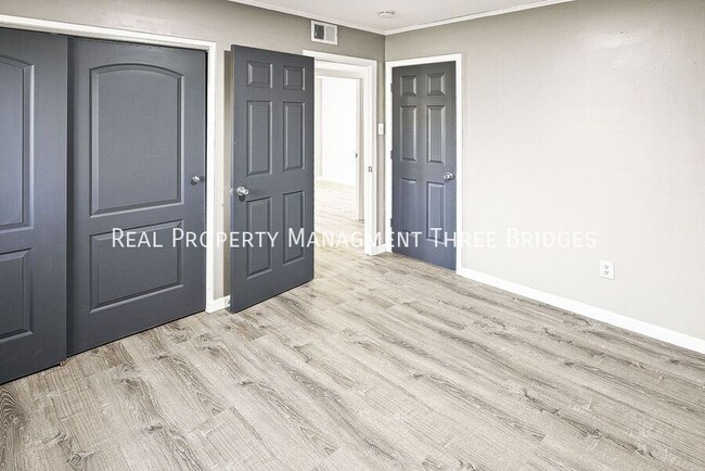 Building Photo - 2857 Dawnview Dr