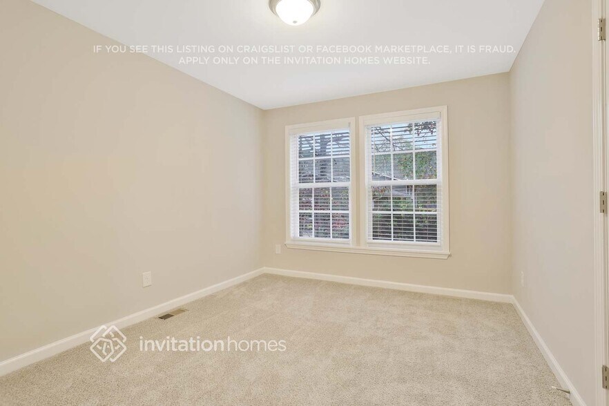 Building Photo - 2621 Windridge Dr