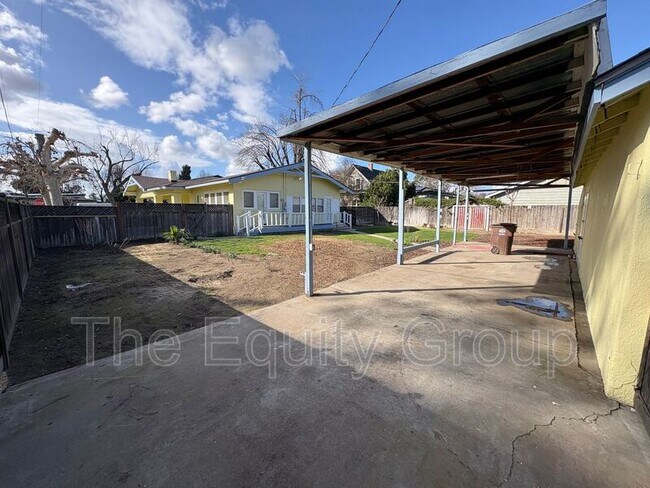 Building Photo - 1424 18th Ave