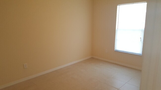 Building Photo - NEWER 3 bedroom 2 bath 1 car garage duplex in SW Cape!!