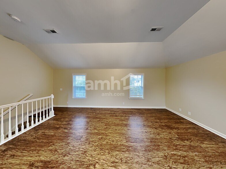 Building Photo - 4012 Wellington Ct