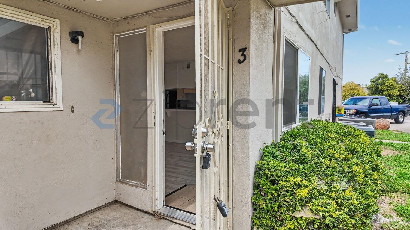 Building Photo - Unit 3
