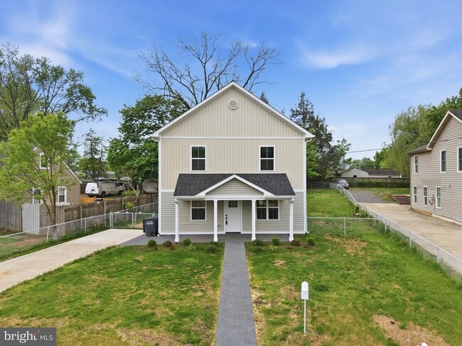 Building Photo - 129 Evans St