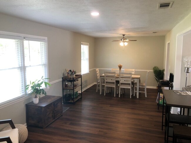 Building Photo - 5438 Brookview Dr