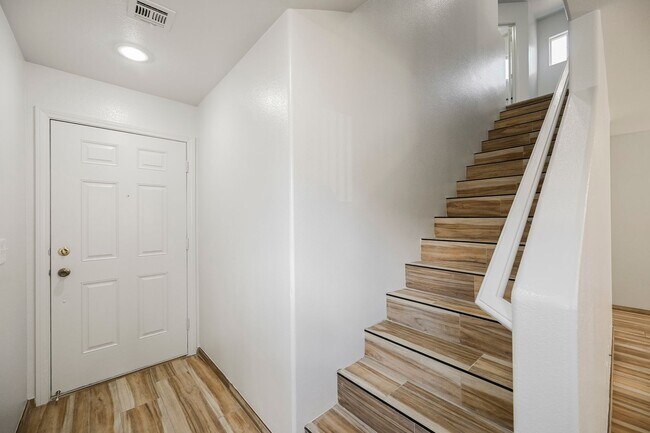 Building Photo - This Stunning 3 Bed, 2 ½ Bath Home Is A Ra...