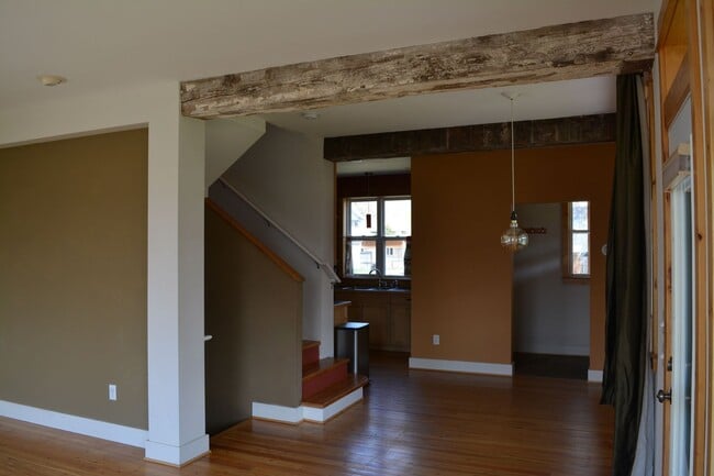 Building Photo - 3 Bed 2 Bath Beautiful Craftsman Home in Missoula $2,900/month