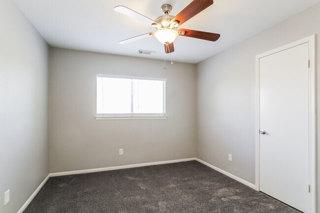 Building Photo - 14530 County Cress Dr