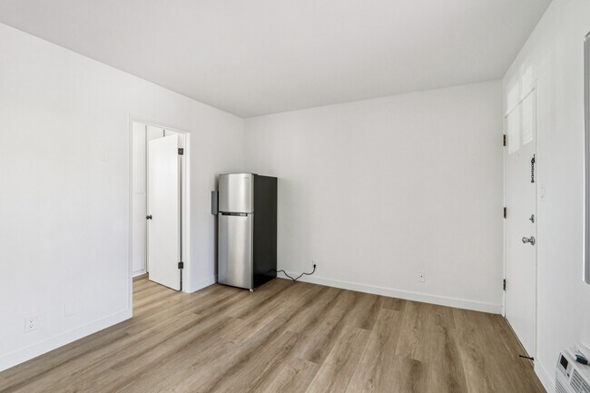 Floorplan - 15444-15454 Chatsworth St.