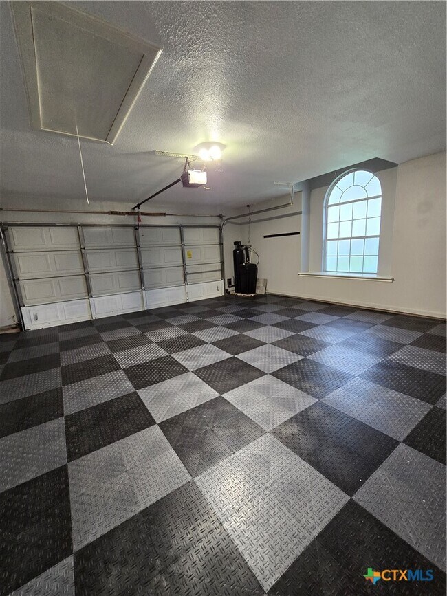 Building Photo - 2850 Bent Tree Dr