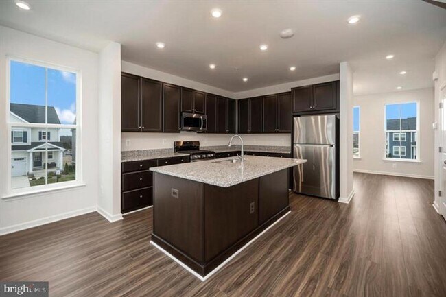 Building Photo - 255 Aspen Rd