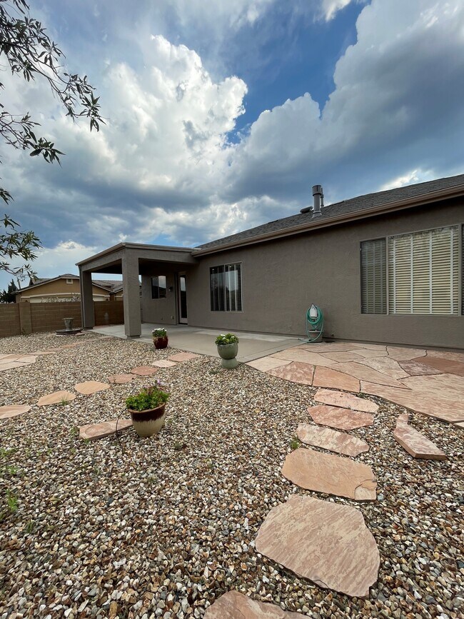 Building Photo - 5649 N Bentley Ct