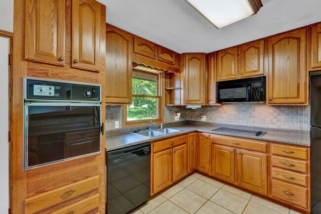 Building Photo - 40 Deep Creek Rd