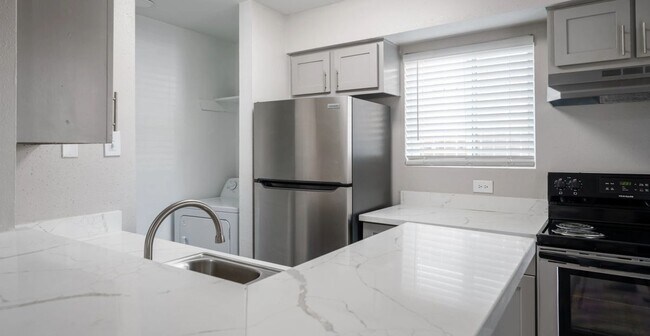 Building Photo - 10300 Golden Meadow Dr