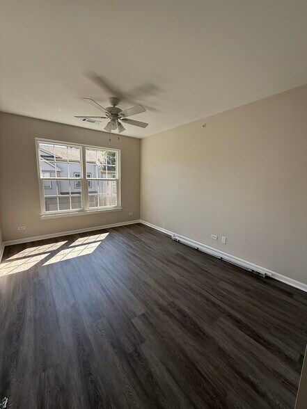Building Photo - 2276 Vanderbilt Dr