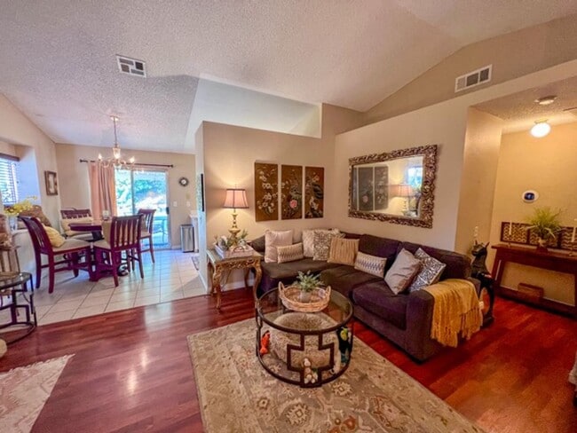 Building Photo - 2 bedroom Temecula home with a big backyar...
