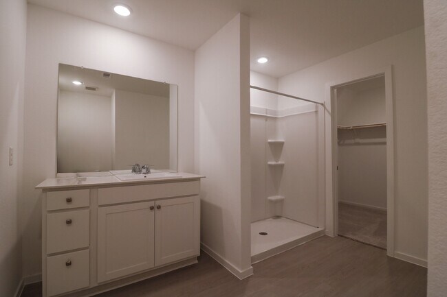 Building Photo - 2511 Night Emerald Dr