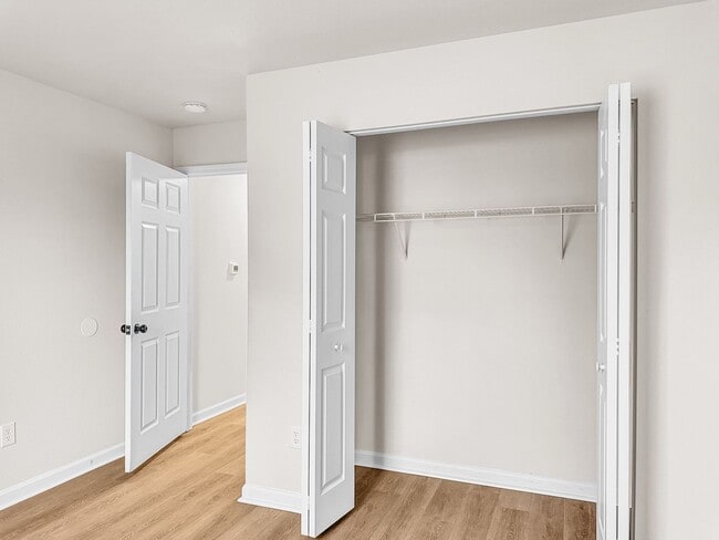 Building Photo - Minutes to Downtown********** Rent $1525/m...