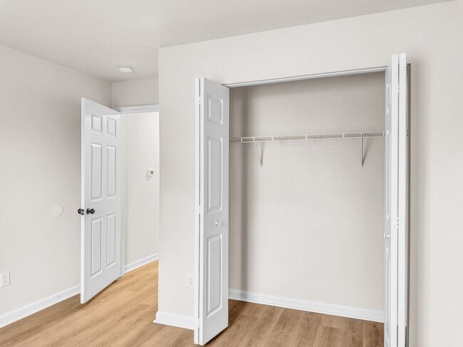 Building Photo - Minutes to Downtown********** Rent $1525/month*********Peaceful Living