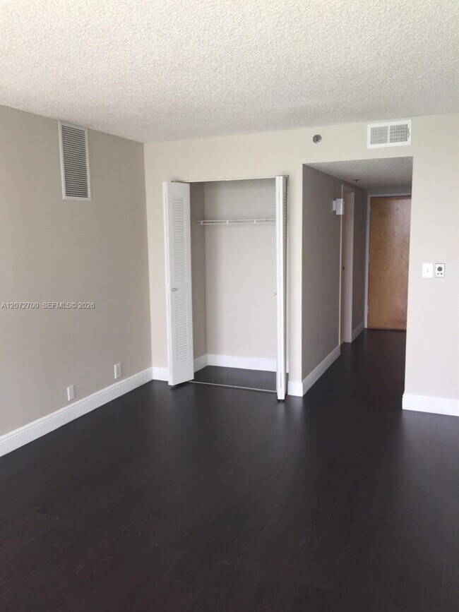 Building Photo - 7601 E Treasure Dr