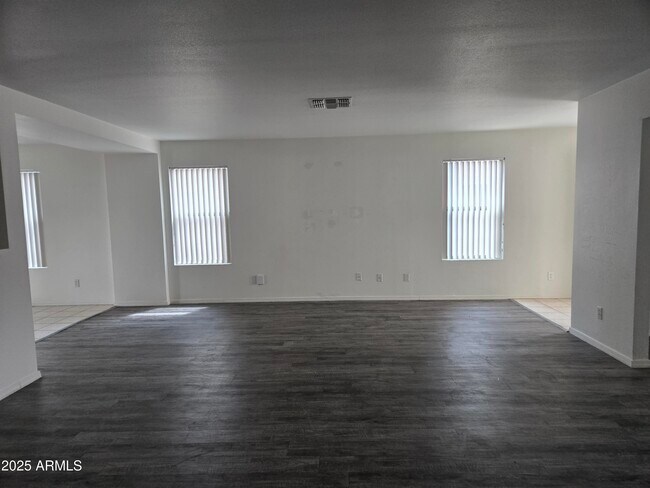 Building Photo - 15736 W Crocus Dr