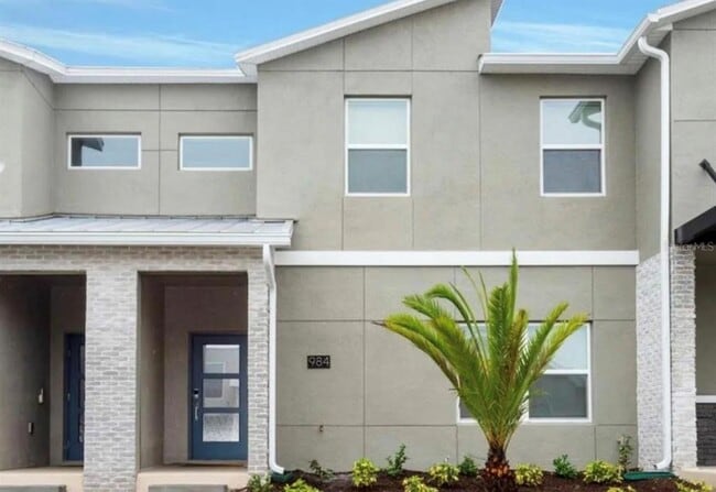 Primary Photo - 984 Leader St