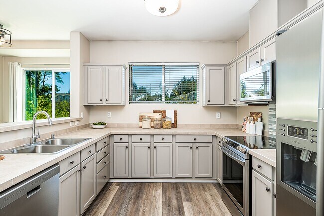 Primary Photo - BOTHELL 2 BED, 2 BATH CORNER CONDO FOR REN...