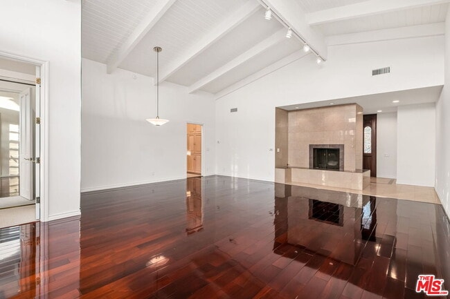 Building Photo - 221 Bellino Dr