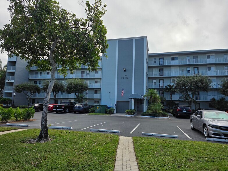 Building Photo - 2222 N Cypress Bend Dr