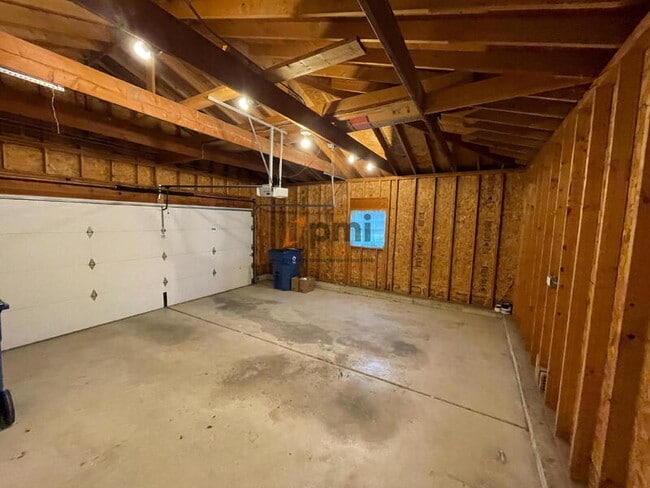 Building Photo - 725 Seminary Dr