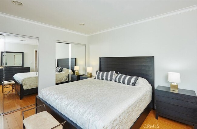 Building Photo - 17827 Burbank Blvd