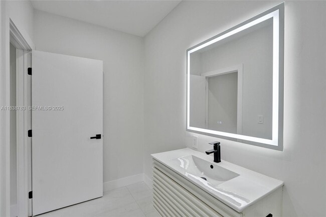 Building Photo - 1840 NE 199th St