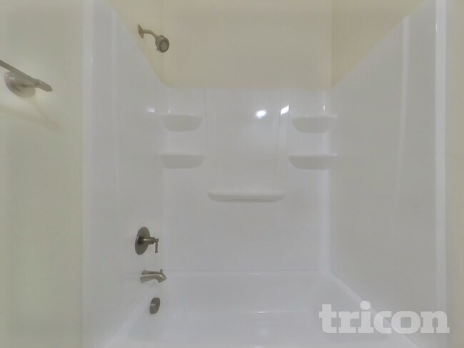 Building Photo - 605 W Cholena Trail