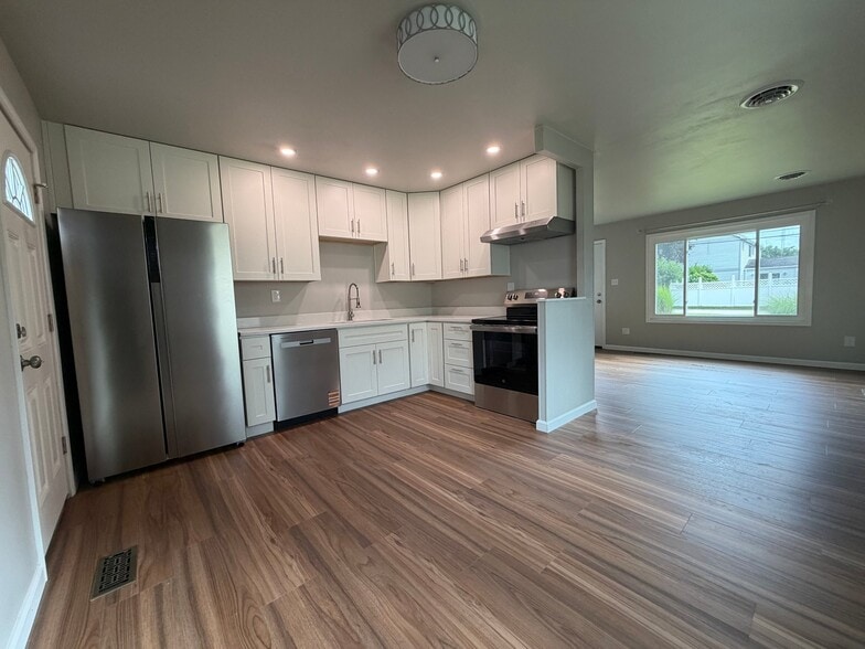 Building Photo - 407 Rothey Dr