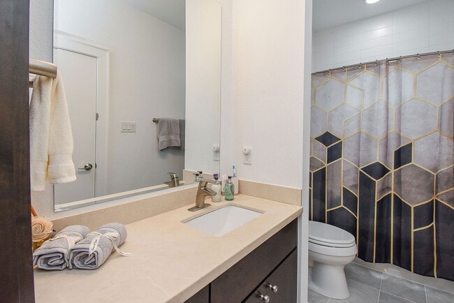 Building Photo - 1211 Rosine St