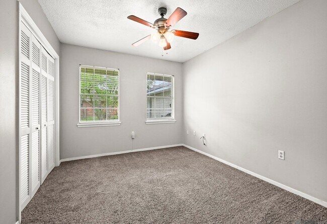 Building Photo - 9256 Bermuda Ave